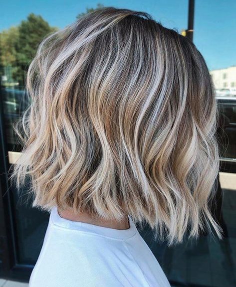 Brown With Babylights Blonde, Short Hair Brown And Blonde Highlights, Curly Bob Hair Color Ideas, Short Hair Styles Blonde Highlights, Bob Haircut With Highlights Blonde Color, Short Blonde Babylights, Bayalage Blonde Short Length, Short Bob With Blonde Highlights, Brown Highlighted Bob