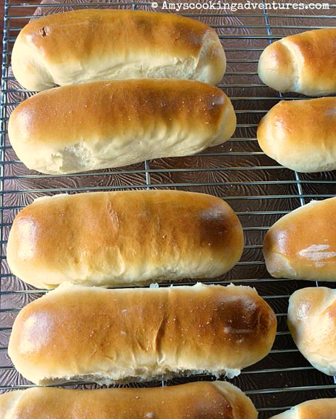 Homemade Hot Dog Buns & Chili Dogs #HotDogDay Homemade Hot Dog Buns, Filet Mignon Chorizo, Hot Dog Buns Recipe, Homemade Hot Dogs, Hot Dog Rolls, Homemade Buns, Biscuit Rolls, Chili Dogs, Homemade Hamburgers