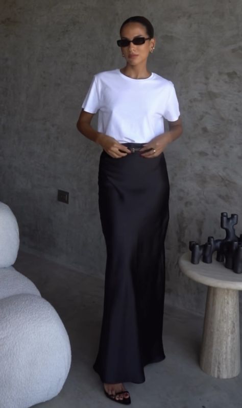 Tshirt And Satin Skirt, Simple Fashion Minimalist, Petite Women Outfits, Satin Outfit, Long Silk Skirt, Black White Outfit, Classic Style Outfits, Cute Skirt Outfits, Summer Work Outfits