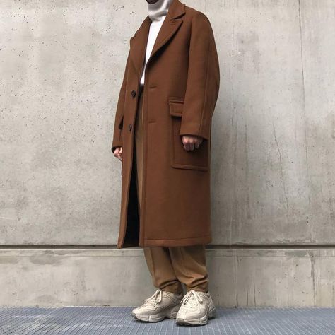 Brown Overcoat Men, Brown Trench Coat Outfit, Wool Coat Outfit, Brown Overcoat, Long Coat Outfit, Brown Wool Coat, Highsnobiety Fashion, Overcoat Men, Brown Trench Coat