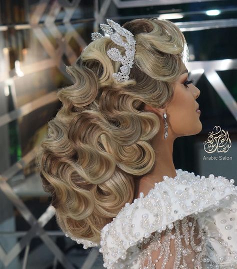 Effortless Wedding, Wedding Bun, Wedding Bun Hairstyles, Romantic Updo, Simple Wedding Hairstyles, Best Wedding Hairstyles, Long Hair Wedding Styles, Womens Wedding Dresses, Bridal Hairstyle