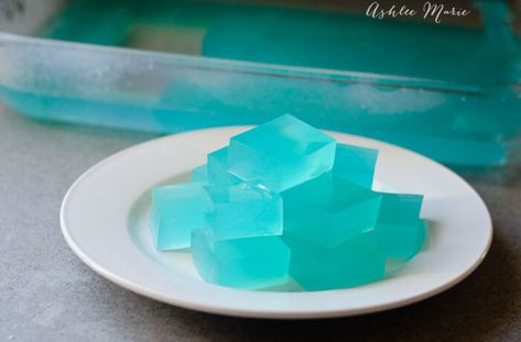 I love party foods, I made these kristoff "ice block" jigglers from blue fruit juice and gelatin. They were so fun and where a HUGE hit at our Frozen party. Frozen Birthday Party Food, Frozen Party Food, Jello Jigglers, Frozen Cupcakes, Frozen Bday Party, Frozen Themed Birthday Party, Frozen Theme Party, Snowflake Cookies, Ice Blocks