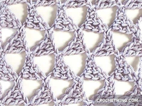 Crochet Triangle Stitch, Triangle Stitch Crochet, Edge Scarf, Crochet Patterns Free Beginner, Crochet Triangle, Triangle Scarf, Crochet Patterns For Beginners, Summer Crochet, Scarf Pattern