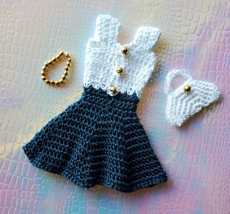 Habit Barbie, Barbie Skirt, Dress Design Ideas, Crochet Barbie Patterns, Crochet Doll Clothes Free Pattern, Crochet Doll Clothes Patterns, Barbie Dress Pattern, Crochet Barbie, Barbie Doll Clothing Patterns