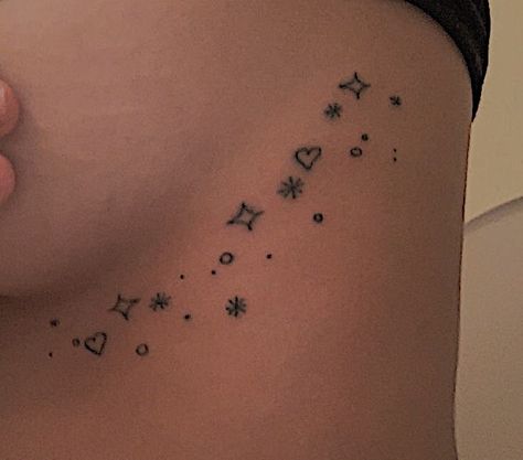 Stick Poke Tattoo Ideas, Tattoos Simplistic, Stick N Poke Tattoo, Cute Tiny Tattoos, Poke Tattoo, Discreet Tattoos, Dainty Tattoos, Subtle Tattoos, Aesthetic Tattoo