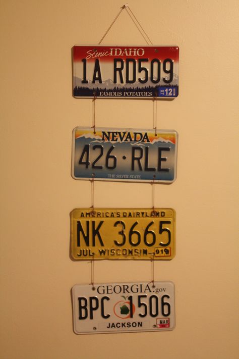 License Plate Ideas Decor, Old License Plate Ideas, Plate Decoration Ideas, License Plate Ideas, License Plate Decor, License Plate Wall, License Plate Crafts, Plates Wall, Old License Plates