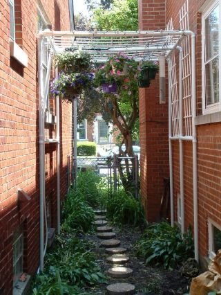 Hanging Potted Plants, Diy Jardin, Pvc Pipe Projects, Pvc Projects, Landscape Structure, Diy Trellis, Pvc Pipes, Diy Gardening, Diy Garden Projects