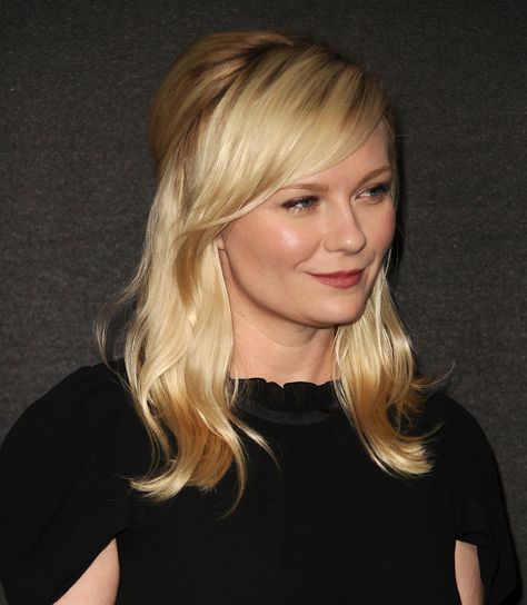 Kirsten Dunst Hair, Asymmetrical Hair, Kristen Dunst, Female Actors, Jane Watson, Asymmetrical Hairstyles, Mary Jane Watson, Long Bob Hairstyles, Kirsten Dunst