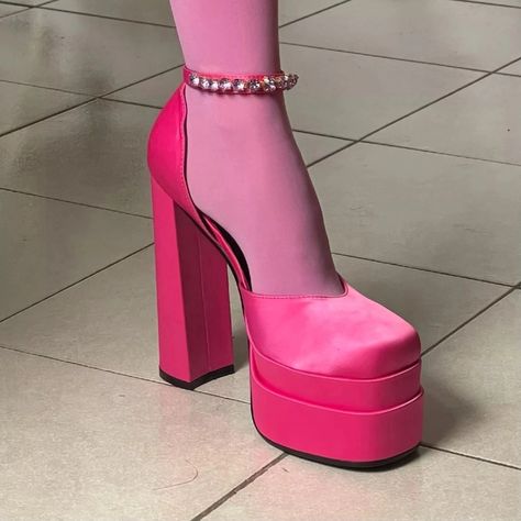 Versace Heels, Pink Vibes, Graduation Outfit, Pink Shoes, Shoe Game, Cute Shoes, Me Too Shoes, Block Heels, Versace