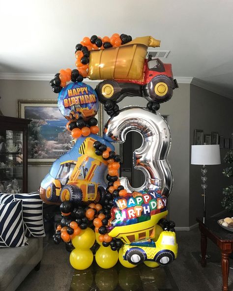 Happy Birthday Balloon Arrangement, Construction Balloon Bouquet, 3rd Birthday Balloons, Balloon Design For Birthday, Balloon Bouquet Delivery, Transportation Birthday Party, Balloon Numbers, Balloons Bouquet, Happy 3rd Birthday