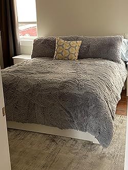 Uhamho Faux Fur Velvet Fluffy Bedding Duvet Cover Set Down Comforter Quilt Cover with Pillow Shams, Ultra Soft Warm and Durable (White, Queen) : Amazon.ca: Home Comforter Quilt, Fluffy Bedding, Bedding Duvet, Velvet Bed, Down Comforter, White Queen, Duvet Bedding, Duvet Cover Set, Bed Comforters