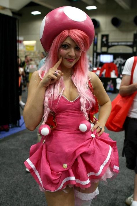 Toadette from Super Mario. @Matt Nickles McWhirter' Skinny Wohlers Wohlers Ensminger see cute toadette Toadette Costume, Mario Cosplay, Mario Costume, Video Game Cosplay, Epic Cosplay, Cosplay Tips, Amazing Cosplay, Cute Cosplay, Best Cosplay