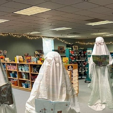 RowellReads on Instagram: "Last night as I scrolled through Instagram I saw a post from @atriabooks featuring their office ghost. It inspired me to have students become reading ghosts in our school. We had a spooktacular good time today! Lots of experimenting with @doinkapps to discover the perfect ghostly transparency. 👻 Students chose which room in the school they wanted to haunt. #doink #greenscreen #ghost #schoollibrary #schoollibrarian #library #techintegration #reader #bookworm #alwaysrea Library Haunted House, Spooky Library Aesthetic, Haunted Library Ideas, Haunted Classroom Ideas, Haunted Library Decorations, Christmas In The Library, Library Halloween Decorations, Halloween Library Displays, Scary Library