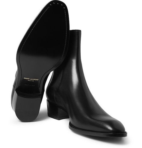 YSL boots. We're in love. Minimalisticky Chic, Boating Outfit, Leather Chelsea Boots, Urban Wear, Donna Karan, Shoe Lover, Black Leather Boots, Sock Shoes, Me Too Shoes