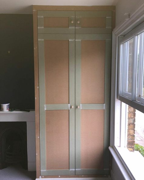 Mdf Wardrobe Design Bedroom, Mdf Wardrobe Doors, Shaker Wardrobes, Mdf Wardrobe, Diy Built In Wardrobes, Wardrobe Diy, Downstairs Bedroom, Door Makeover Diy, Bedroom Built In Wardrobe