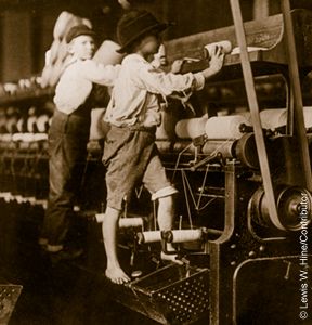 Children should be spending their time in schools not in the textile mills! 1900s Aesthetic, Drawing Of People, Teaching Child To Read, Lewis Hine, Mad Scientists, Victoria Reign, Textile Factory, Ellis Island, Education For All