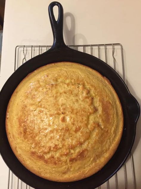 Traditional Cornbread: A Recipe Passed Down Old Fashioned Cornbread, Best Cornbread Recipe, Coconut Cream Pie Recipes, Easy Biscuit Recipe, Spoon Bread, Buttermilk Cornbread, Cornbread Easy, Comfort Food Chicken, Meat Sauce Recipes