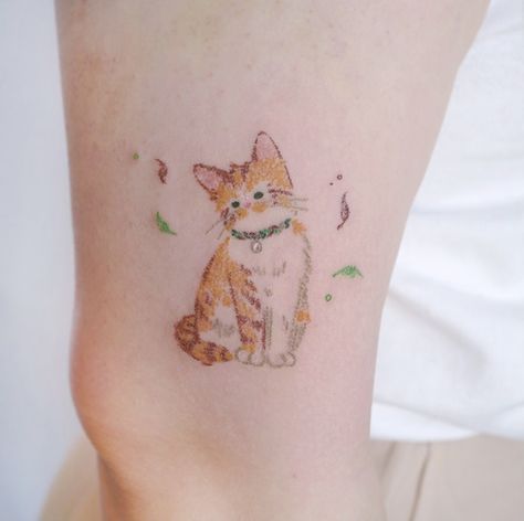 Stop wasting time in search of clear answers to all your questions. Read our article and find out all the information you need about illustrative tattoos! Small Orange Cat Tattoo, Illustrative Tattoos, Kitten Tattoo, Cute Cat Tattoo, Small Tattoo Ideas, Kawaii Tattoo, Inspiration Tattoo, Cat Tattoo Designs, Cute Little Tattoos