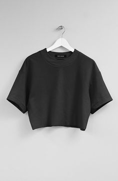 Tee Shirt Oversize, Aesthetic Tops, Cropped Tees, Oversized Crop Top, Trendy Shirt Designs, Black Shirts, Fashion Top Outfits, Crop Top Casual, Black Crop Top