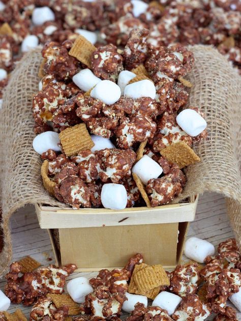 10 Cheap and Easy Tailgate Recipes Easy Tailgate Snacks, Tailgate Snacks, Smore Recipes, Tailgate Food, Popcorn Recipes, Homemade Candies, S Mores, Pretzels, Snack Time