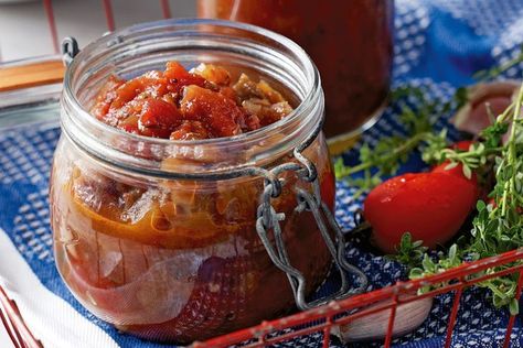 Tomato and eggplant chutney Capsicum Chutney, Tomato Chutney Recipe, Spicy Eggplant, Side Salad Recipes, Chilli Jam, Tomato Relish, Mango Chutney, Chutney Recipe, Tomato Chutney