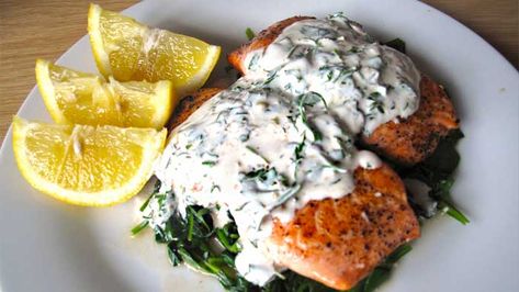 Norwegian Salmon with Dill Sauce Norwegian Meals, Autumn Quinoa, Maple Mustard Vinaigrette, Bbq Salmon Recipes, Salmon Recipes Brown Sugar, International Meals, Salmon With Dill, Norwegian Salmon, Norwegian Cuisine