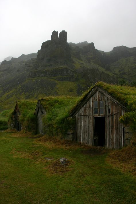 Sod Roof, Epic Landscape, Viking Pagan, Hobbit Houses, Supraviețuire Camping, Visuell Identitet, Travel Iceland, Cloud Forest, Visit Iceland