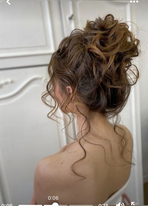 Cute Prom Hairstyles, Ball Hairstyles, Vlasové Trendy, Hairdos For Curly Hair, Hair Stylies, Cruise Outfits, Hair Stylist Life, Formal Hairstyles, Hair Inspo Color