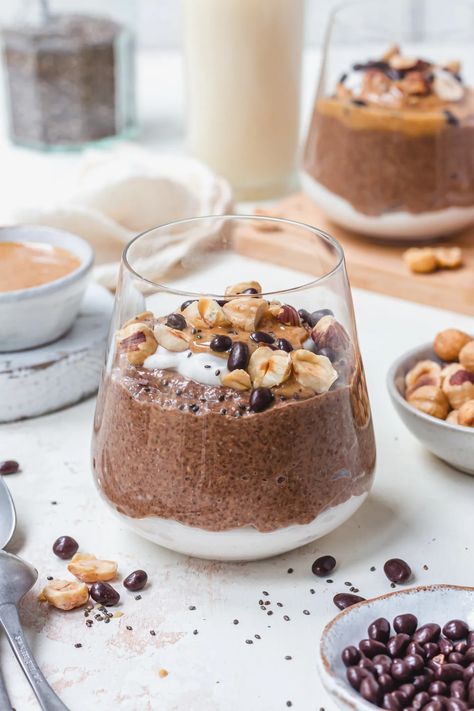 Rich, creamy and healthy Chocolate Hazelnut Blended Chia Pudding made with vegan, high-protein and gluten-free ingreidents. Blended Chia Pudding, Chia Pudding Vegan, Banana Bread Bars, Granola Clusters, Protein Granola, Raspberry Brownies, Hazelnut Milk, Protein Waffles, Hazelnut Butter