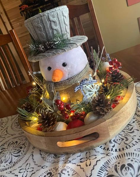 Snowman Christmas Table Settings, Snowman Tablescape, Sunflower Table Setting, Christmas Trays, Sunflower Table, Snowmen Crafts, Xmas Centerpieces, Womens Christmas, Christmas Brunch