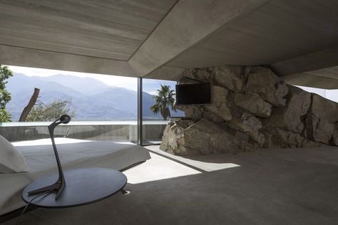 John Lautner's concrete domed Elrod House overlooks Coachella Valley Lautner Architecture, Modernism Week Palm Springs, John Lautner, Indoor Outdoor Pool, Concrete Steps, Coachella Valley, Organic Architecture, Cabin In The Woods, Menorca