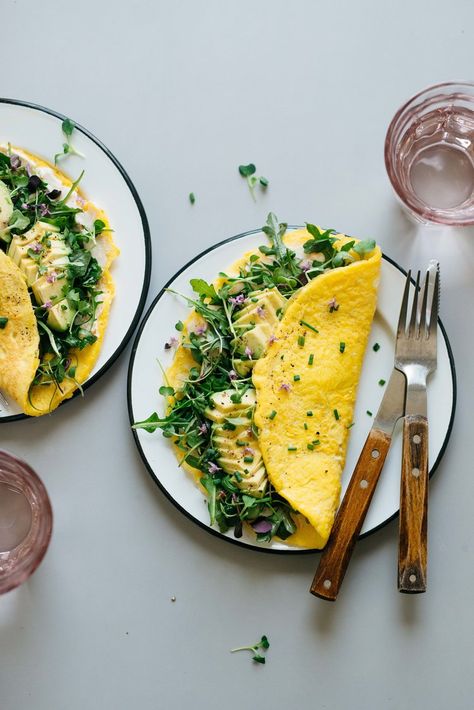 Breakfast For Dinner: "Cream Cheese" Omelettes w/ Balsamic Greens | Dolly and Oatmeal Ketogenic Breakfast, Work Recipes, Espresso Kitchen, Idee Pasto, Keto Food, Idee Pasto Sano, Breakfast For Dinner, Healthy Breakfast Recipes, Easy Breakfast