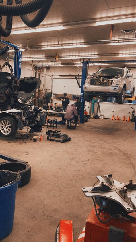 Cars Mechanic Aesthetic, Car Workshop Aesthetic, Car Fixing Aesthetic, Bengkel Mobil Aesthetic, Mechanic Garage Aesthetic, Macanic Engineering, Auto Mechanic Aesthetic, Automotive Engineering Aesthetic, Mechanic Aesthetic Men