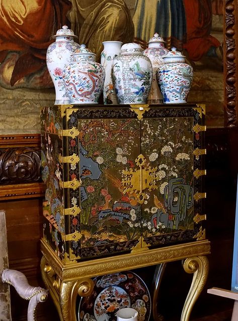 Chinoiserie Interior Design, Chinoiserie Living Room, Zuber Wallpaper, Chinoiserie Interior, Chinoiserie Lamp, Chinoiserie Furniture, Chinese Room, Chinoiserie Mural, Biedermeier Furniture