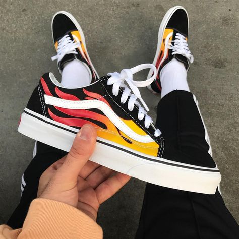 VANS Old Skool "Flames" Vans Old Skool Custom, Custom Vans, Fresh Kicks, Vans Shop, Vans Off The Wall, Best Sneakers, Custom Sneakers, Vans Old Skool, Old Skool