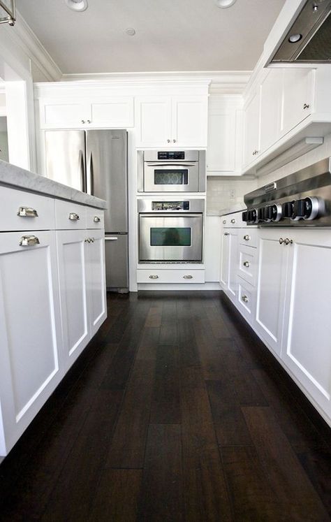 Dark Wood Flooring, Dark Wood Kitchen Cabinets, Living Room Wood Floor, Dark Wood Kitchens, Wood Floor Kitchen, Kabinet Dapur, Brown Cabinets, Dark Floors, Kitchen White