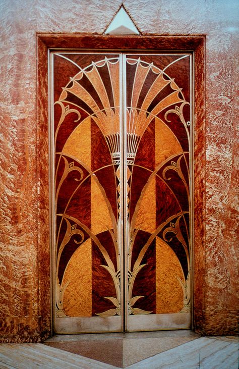 Elevator door, Chrysler building, in Egyptian style with lotus flower, 1928 - the tomb of Tutanchamun was found in 1923 What Is Art Deco, Interior Art Deco, Art Deco Doors, Art Deco Living Room, Chinese Art Deco, Art Deco Interior Design, Egyptian Style, Art Deco Decor, Art Deco Rug