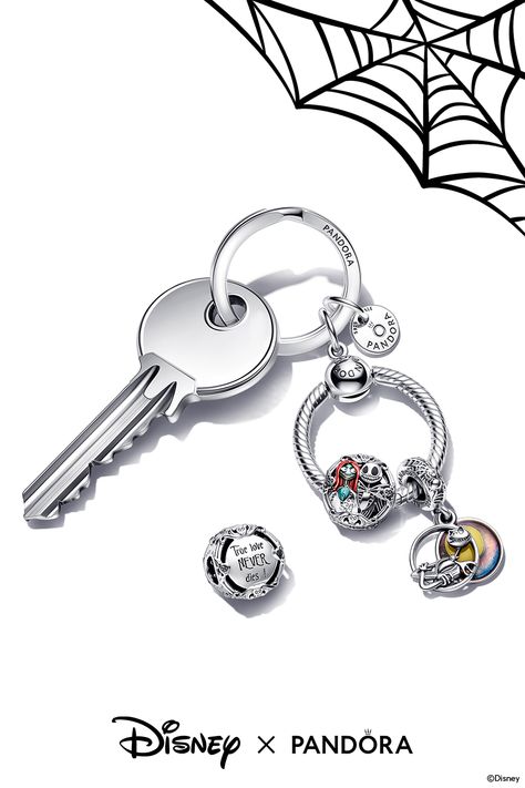 Queen Of Halloween, Pandora Shop, Pandora Charms Disney, Nightmare Before Christmas Decorations, Mickey Mouse Pictures, Jewelry Halloween, Charms Pandora, Pandora Disney, Halloween Charms