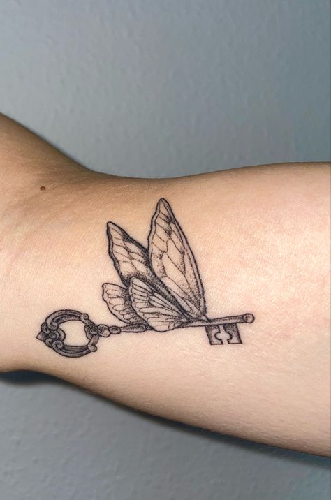 Flying key tattoo #tattoo #tattooideas #harrypotter Flying Key Tattoo, Key Tattoo, Ink Inspiration, Tattoo Tattoo, Tattoos And Piercings, Infinity Tattoo, Piercings, Key, Tattoos