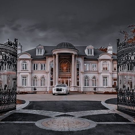 Mansion Aesthetic Modern, Mafia Mansion, Mafia House Aesthetic, Mansion Aesthetic, Big Mansions, Mansion Exterior, Luxury Houses Mansions, Dream Mansion, Fancy Houses