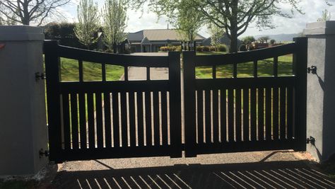 Farm Gates Entrance, Entrance Gates Driveway, Farm Gates, Gates Driveway, Ranch Gates, Metal Gate, Aluminium Gates, Gate Ideas, Side Gates