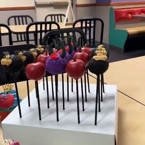 Descendants Cake Pops, Descendants Maleficent, Castle Terrace, Descendants Cake, Maleficent Party, Bbq Cake, Airplane Cake, Super Mario Cake, Roblox Cake