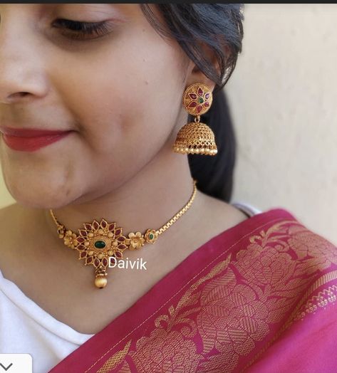 Chokar Design Jewelry In Gold, Gold Traditional Necklace, Gold Choker Designs, Gold Necklace Set Simple, Gold Choker Necklace Indian, Gold Choker Necklace Designs, Gold Choker Necklace Set, Chokers Gold, Choker Necklace Indian