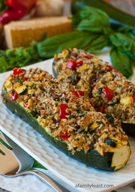 Vegetarian Stuffed Zucchini, Zucchini Stuffed, Stuffed Zucchini, Flavorful Vegetables, Meatless Monday Recipes, Zucchini Squash, Squash Recipe, Snacks Für Party, Summer Food