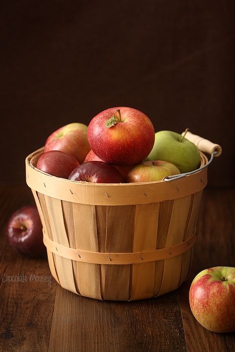 Falling For Fall Apples In Basket, Basket Photography, Basket Of Apples, Apple Basket, Pecan Cheesecake, Live Drawing, Caramel Apple Cheesecake, An Apple A Day, Homemade Cheesecake