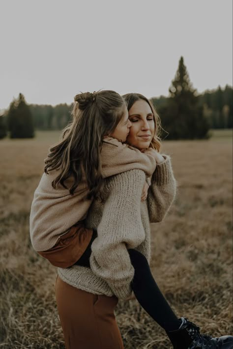 Winter Mommy And Me Photo Shoot, Mother Daughter Photoshoot Outfits, Photo Shoot Mother Daughters, Mom And Daughter Photo Ideas Outdoor, Couple With Daughter, Mother Day Photo, Mother Day Photoshoot, Mother Day Photoshoot Mini Sessions, Mothers Day Photoshoot