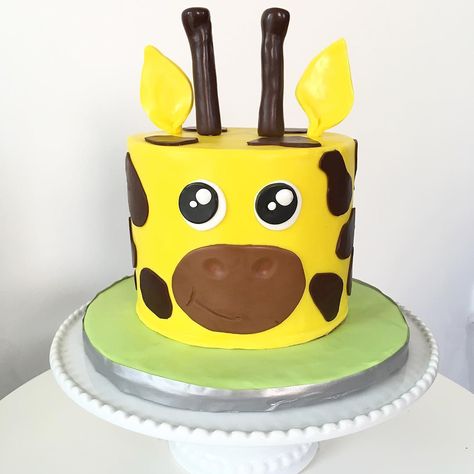 Lee’at Gentely on Instagram: “When your client sends you the link to @theicingartist.laurie giraffe cake tutorial and says she wants that cake! Thanks Laurie! I adapted…” Zebra Smash Cake, Giraffe Smash Cake, Giraffe Baby Shower Theme, Giraffe Cake, Giraffe Cakes, Baby Shower Giraffe, Giraffe Baby, Baby Zebra, Cake Box