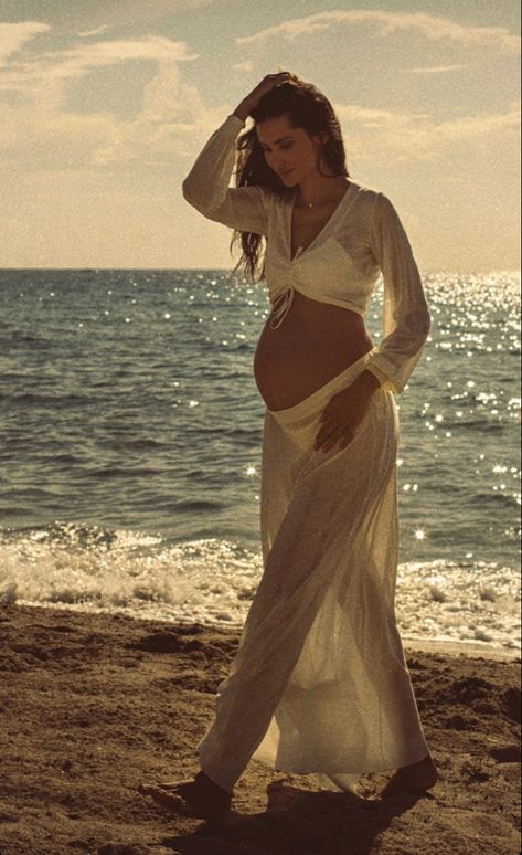 Babymoon Aesthetic, Aesthetic Maternity Shoot, Aesthetic Pregnancy Photos, Dreamy Maternity Shoot, Nature Maternity Photos, Maternity Outfits For Photoshoot, Maternity Aesthetic, Maternity Shoot Beach, Pregnancy Belly Photos