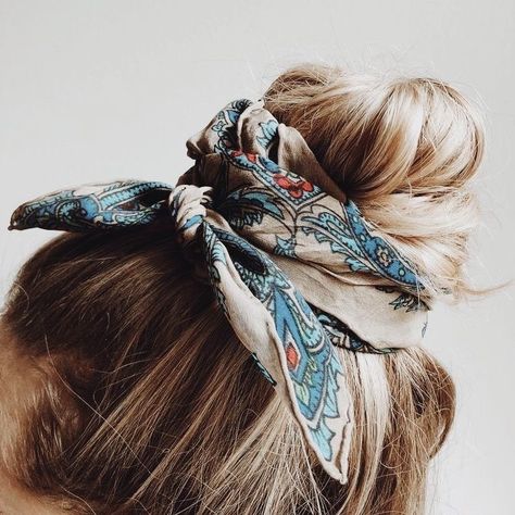 @almayaganon⚡️ Sanggul Modern, Hair Scarf Styles, Head Scarf Styles, Fesyen Rambut, Bow Hairstyle, Vlasové Trendy, Beach Hairstyles, Bandana Hairstyles, Penteado Cabelo Curto