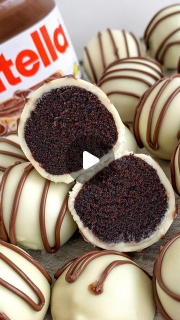 Chocolate Cake Balls, Nutella Recipes Cake, Cake Ball, Chocolate Cake Pops, Chocolate Dishes, White Chocolate Cake, Nutella Cake, Cookie Cake Recipe, Chocolate Fudge Cake